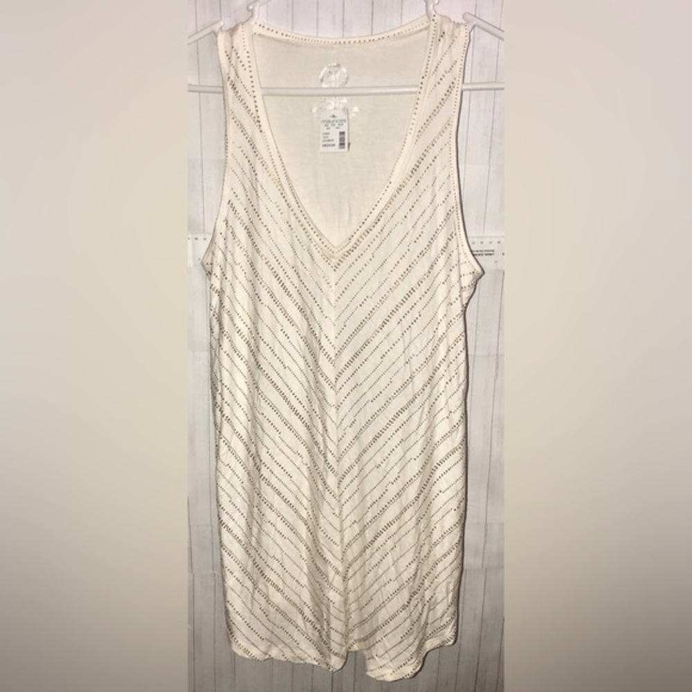 🍉 Maurices Ivory V-Neck Tank Top w/ Bronze Chevron Dot Pattern - Size M